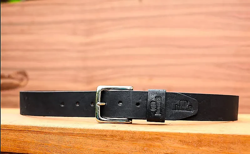 100% genuine leather, a product that lasts more than a generation. Formal/Casual belt